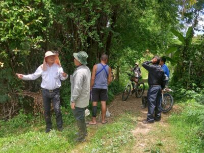 Read more about the article สิบเอกวิสูตร สุวรรณโกศล นายกเทศมนตรีตำบลสำราญราษฎร์ มอบหมายให้ นายธนกร ช่วยค้ำชู รองนายกเทศมนตรี เจ้าหน้าที่เทศบาลตำบลสำราญราษฎร์ รวมทั้งได้ประสานงานกับ ผู้ใหญ่บ้าน หมู่ที่ 8 บ้านสันโป่ง ซึ่งได้รับความอนุเคราะห์เครื่องจักร รถเเบคโฮ จากองค์การบริหารส่วนจังหวัดเชียงใหม่ ในการขุดลอกสิ่งกีดขวางทางน้ำ เพื่อบรรเทาความเดือดร้อนของประชาชนจากปัญหาอุทกภัย