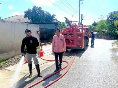 Read more about the article เจ้าหน้าที่งานป้องกันและบรรเทาสาธารณภัย ลงพื้นที่ร่วมกันล้างถนน เพื่อกำจัดเศษหิน และเศษทราย ซึ่งอาจก่อให้เกิดอันตรายและเพิ่มความเสี่ยงต่อการเกิดอุบัติเหตุ บริเวณหมู่ที่ 8 บ้านสันโป่ง